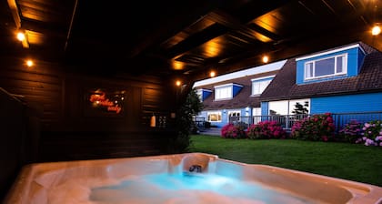 LUXURY- The Bluehouse Watergate Bay, Cornwall, Sea Views, HOT TUB Pet Friendly