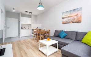 Deluxe Apartment | Living room | Flat-screen TV, Netflix