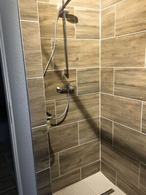 Family Condo, 2 Bedrooms, Ground Floor | Bathroom shower - Ferienhof Meyer (Nahrendorf)