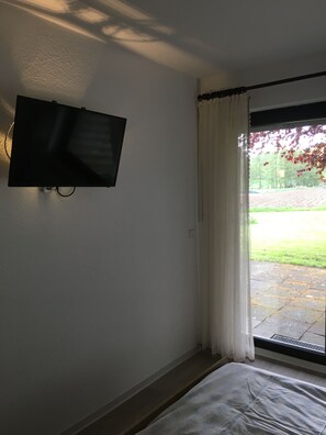 Familienapartment, 2 Schlafzimmer, barrierefrei, Erdgeschoss | 1 Schlafzimmer, Allergikerbettwaren, kostenloses WLAN
