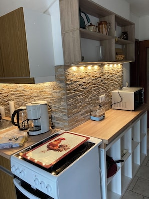 Basic Apartment, 2 Bedrooms, Non Smoking, Terrace (1) | Private kitchen | Electric kettle, eco-friendly cleaning products