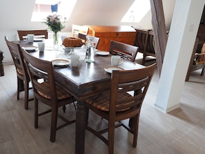 Basic-Apartment, 5 Schlafzimmer, Nichtraucher, Gartenblick | Zimmerausstattung