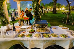 Outdoor dining - Kim Property Vinhomes Central Park (Ho Chi Minh City)