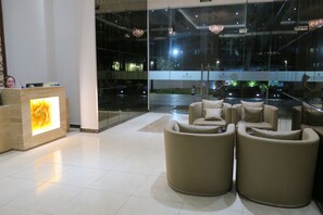 Lobby sitting area - Kim Property Vinhomes Central Park (Ho Chi Minh City)