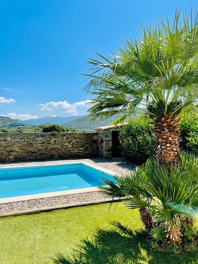 Contemporary villa with swimming pool and private garden