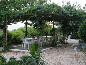 BBQ/picnic Area - Villa Anneta (Corfu)