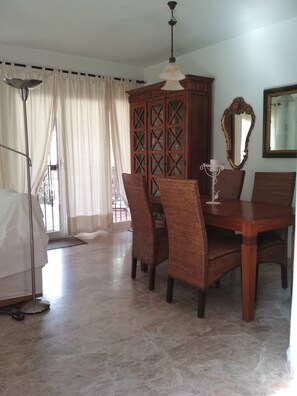 Dining - UNFORGETTABLE VACATIONS!!!BEAUTIFUL VILLA WITH POOL AND ALL AMENITIES. (Mutxamel)