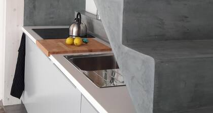 The House of the Robin (CIR 19087015C220885)