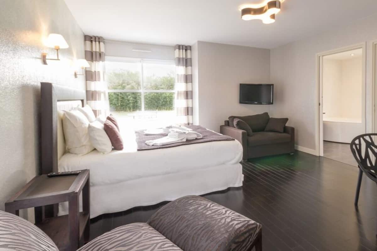 Tweepersoonskamer, en-suite badkamer, uitzicht op tuin (Terrasse)