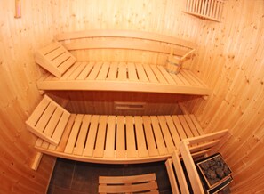 Piscina coperta, una piscina riscaldata