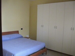 2 bedrooms, iron/ironing board, Internet, bed sheets - Zaleuco Apartment - Ideal for Families (Locri)