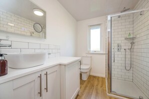 برانس (أردية) حمّام، خف للقدمين