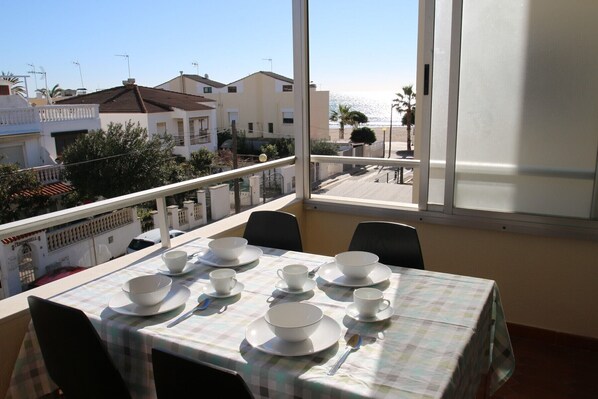 Outdoor dining - Apartamento Leo (Cambrils)
