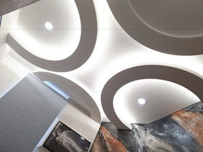 Dobbeltrom ( XI ) | Minibar, skrivebord, strykejern/-brett og wi-fi (inkludert)