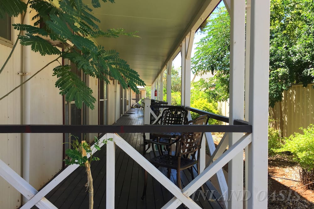 Inland Oasis Motel