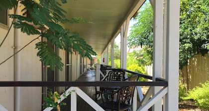 Inland Oasis Motel