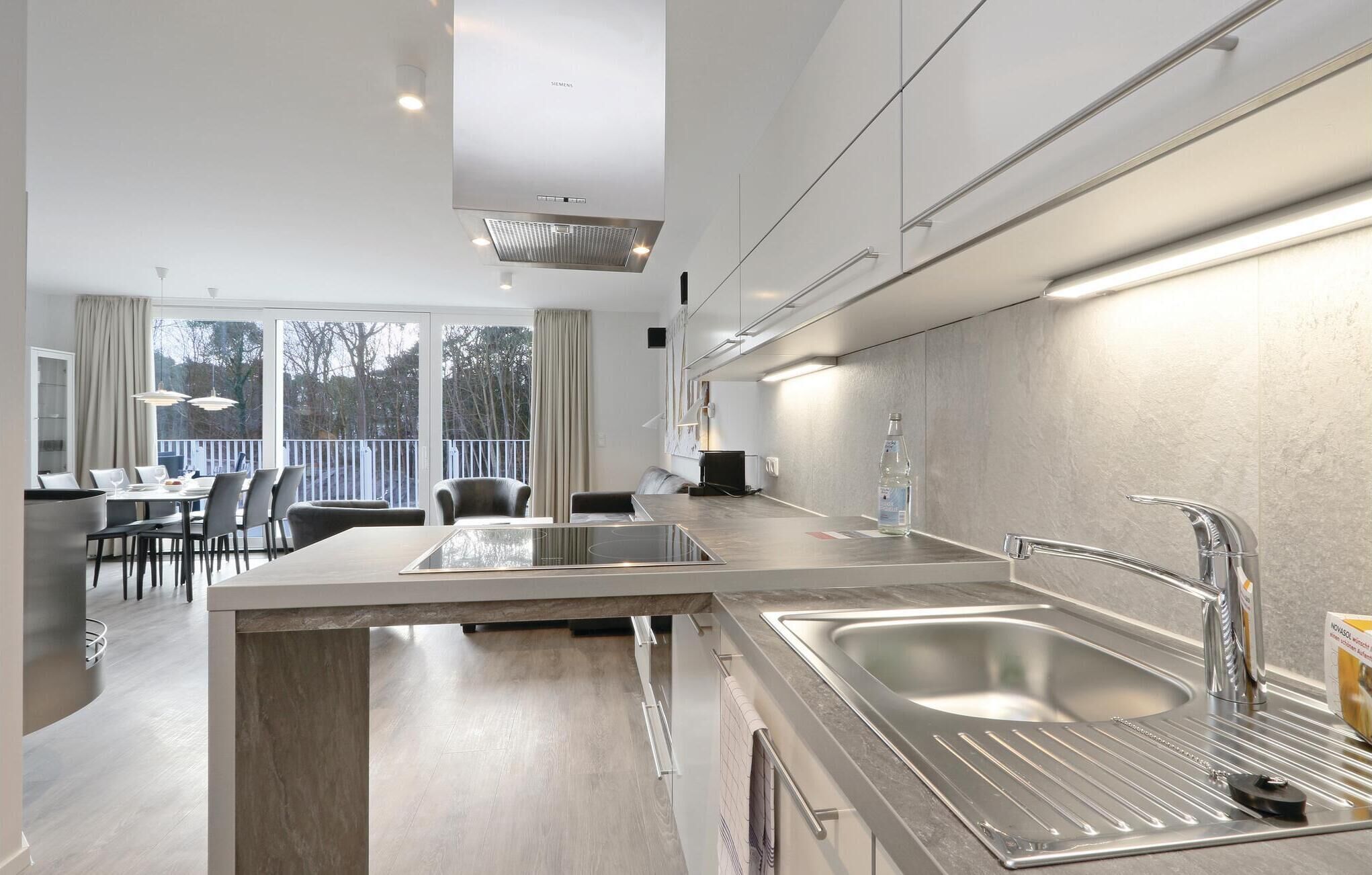 Een koelkast, een kookplaat, een vaatwasser