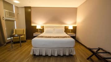 Suite Premium, 1 letto queen | 1 camera, una cassaforte in camera, una scrivania, ferro/asse da stiro