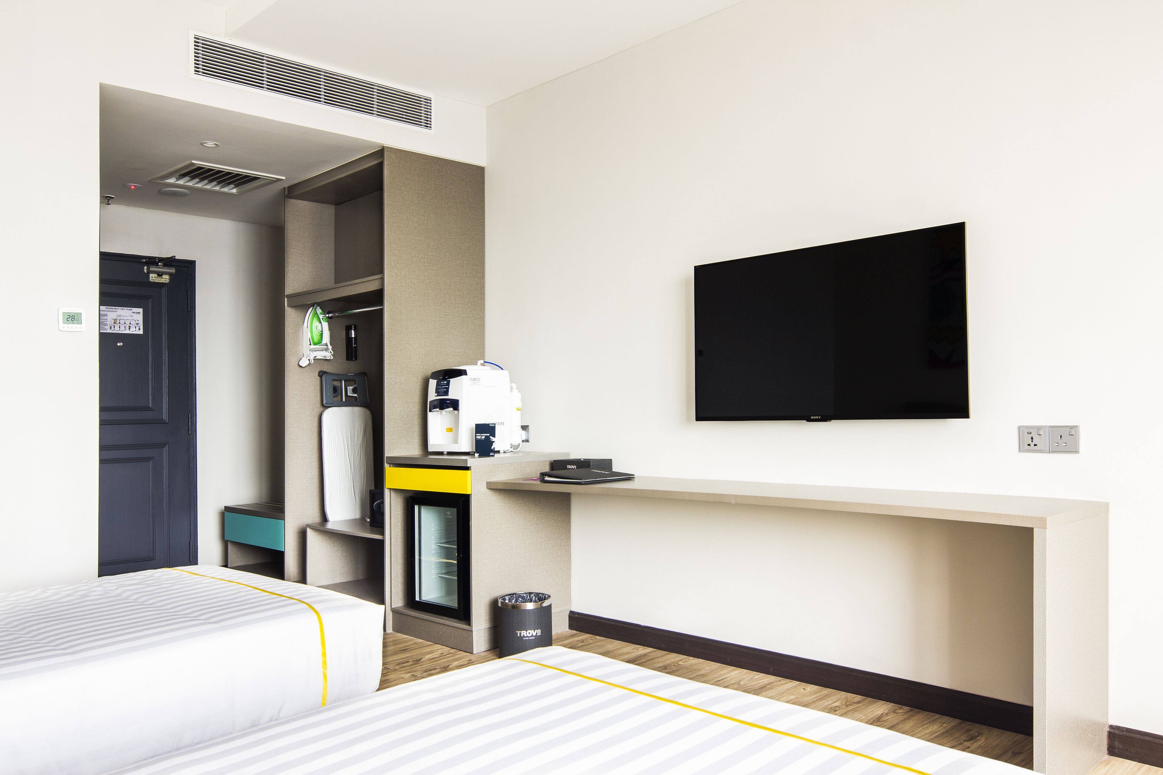 standard twin room | minibar, in-room safe, desk, iron/ironing board