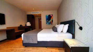 Minibar, in-room safe, desk, iron/ironing board
