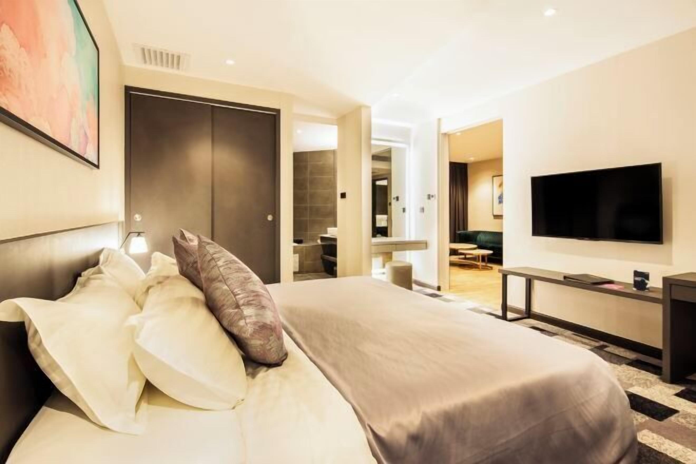 迷你吧、房內夾萬、書桌、熨斗/熨衫板