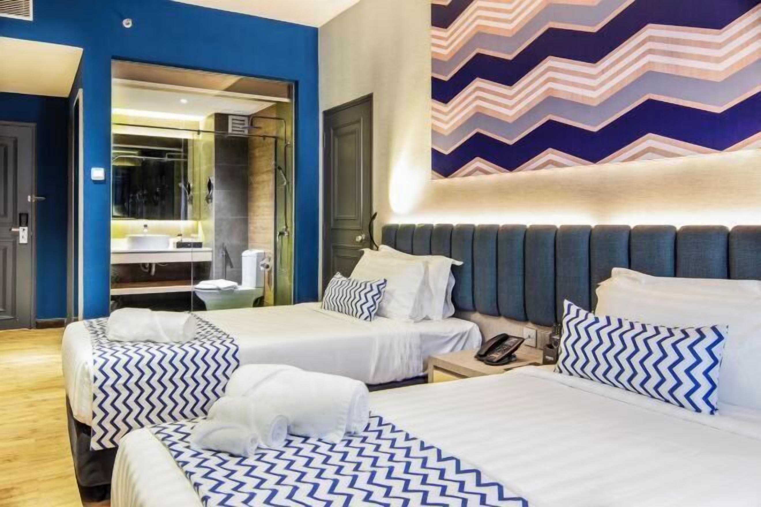 迷你吧、房內夾萬、書桌、熨斗/熨衫板