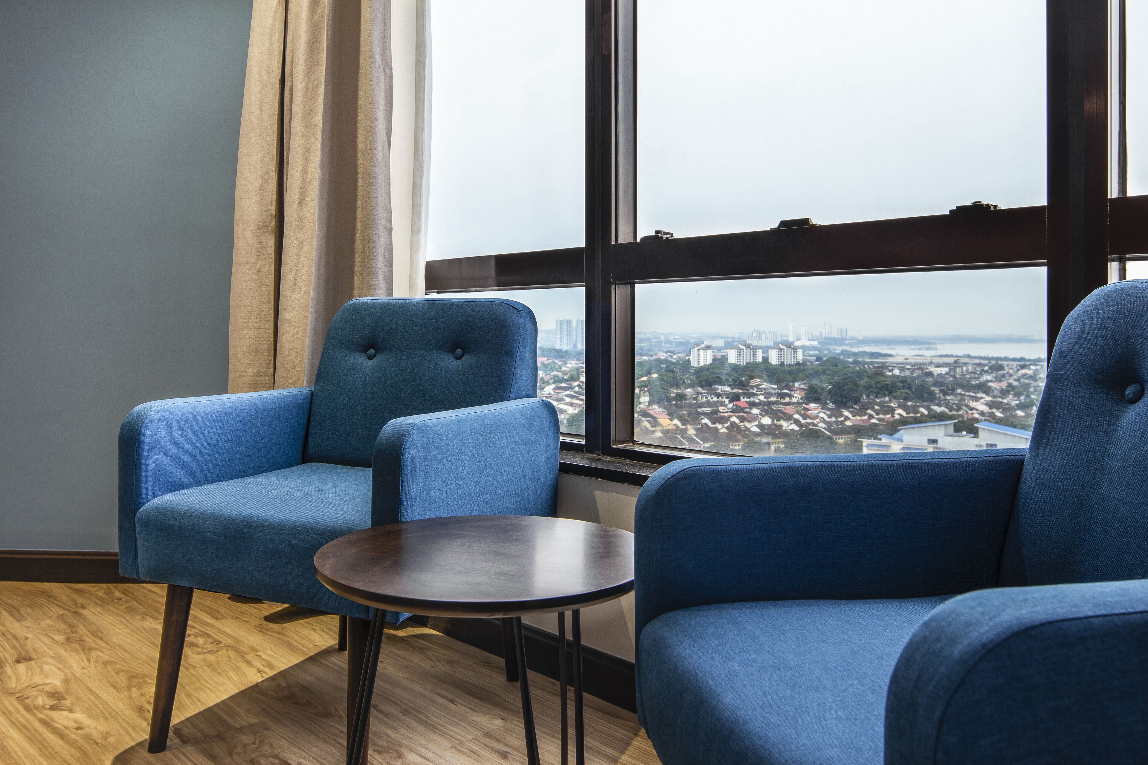 standard twin room | minibar, in-room safe, desk, iron/ironing board