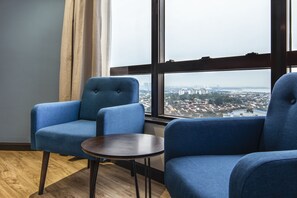 Chambre Standard avec lits jumeaux | Minibar, coffres-forts dans les chambres, bureau