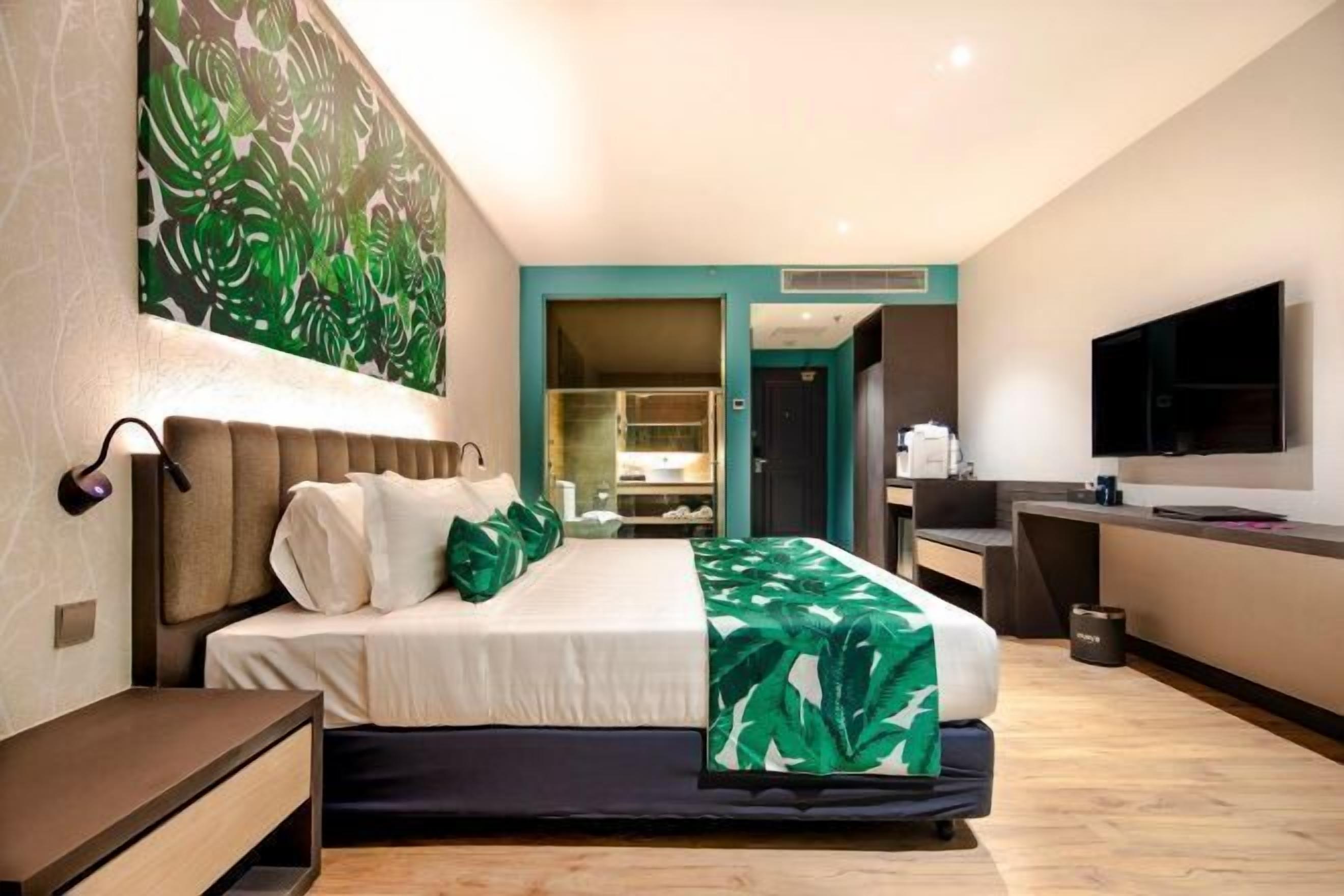 迷你吧、房內夾萬、書桌、熨斗/熨衫板