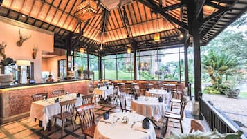 Breakfast, lunch, dinner served; garden views