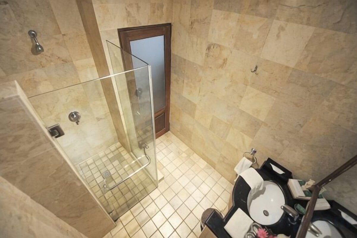 Bathroom | Free toiletries, hair dryer, towels, soap