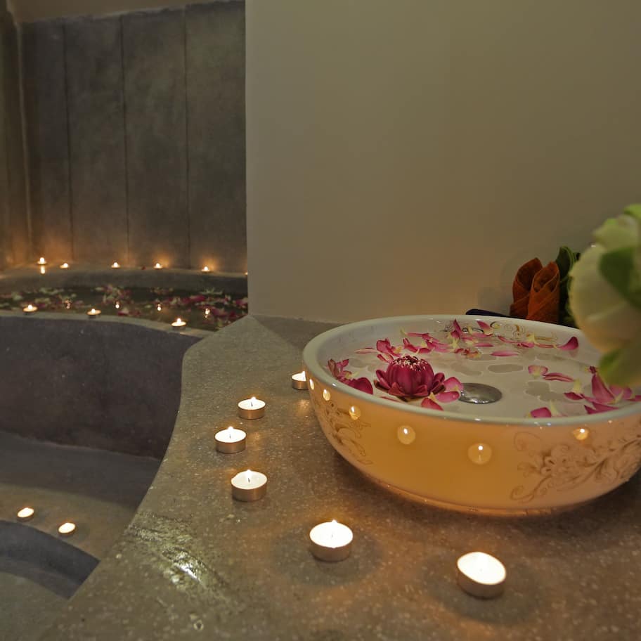 Sauna, hot tub, steam room, body treatments, aromatherapy