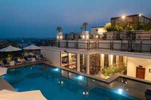 Outdoor pool, pool umbrellas, sun loungers