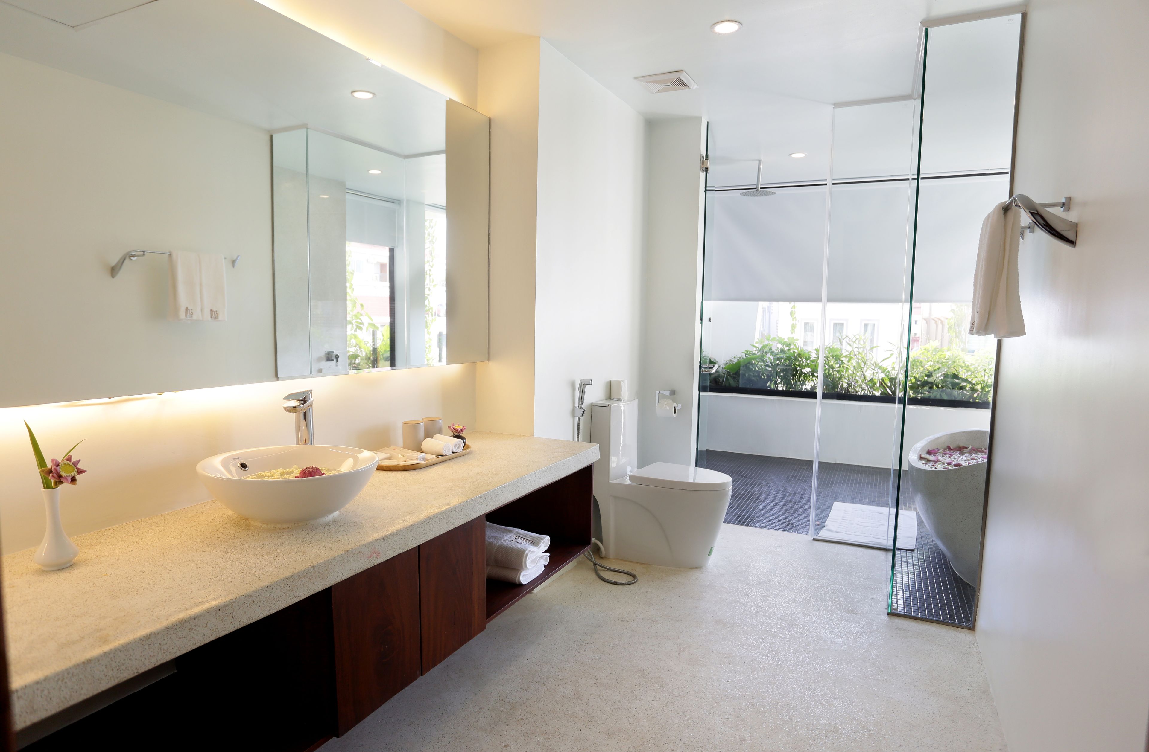 balcony suite | 1 bedroom, minibar, in-room safe, desk