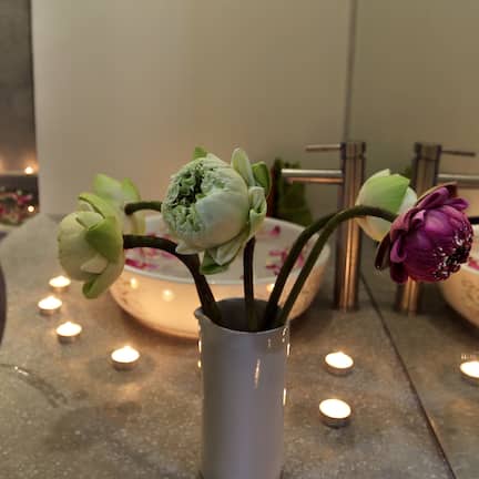 Sauna, hot tub, steam room, body treatments, aromatherapy