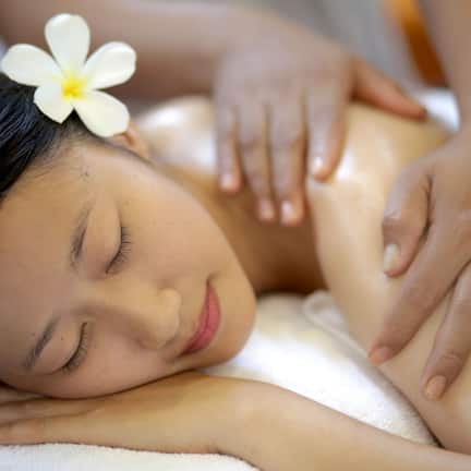 Sauna, hot tub, steam room, body treatments, aromatherapy