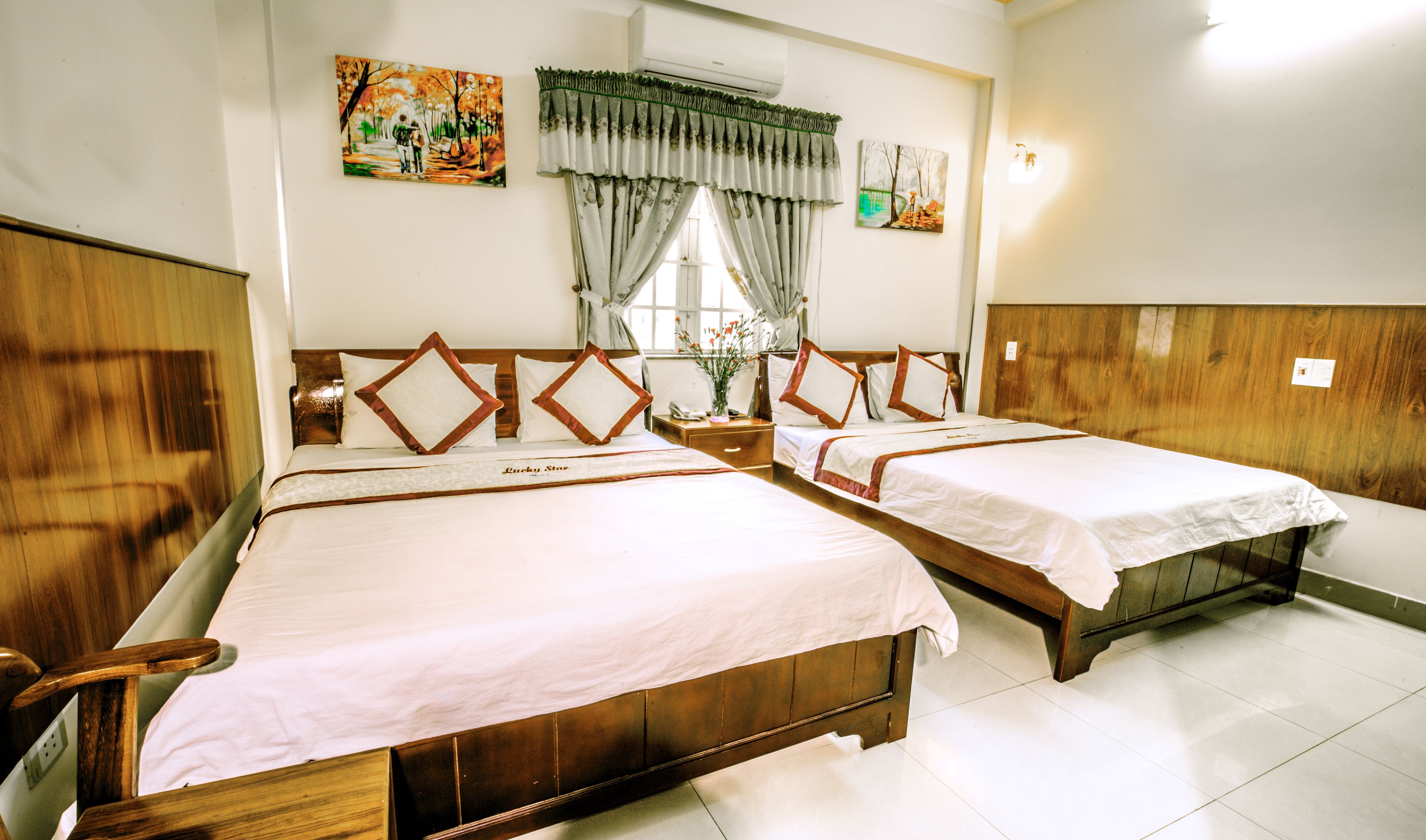 Minibar, desk, free WiFi, bed sheets