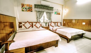 Family Room | Minibar, desk, free WiFi, bed sheets - Lucky Star hotel (Da Nang)