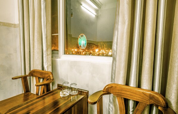 Deluxe Double Room, City View | Living area | Flat-screen TV - Lucky Star hotel (Da Nang)