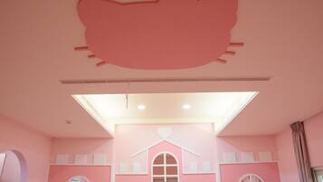 Soundproofing, free WiFi, bed sheets