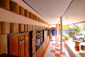 Terrace/patio - Penporn Guesthouse (Mae Hong Son)