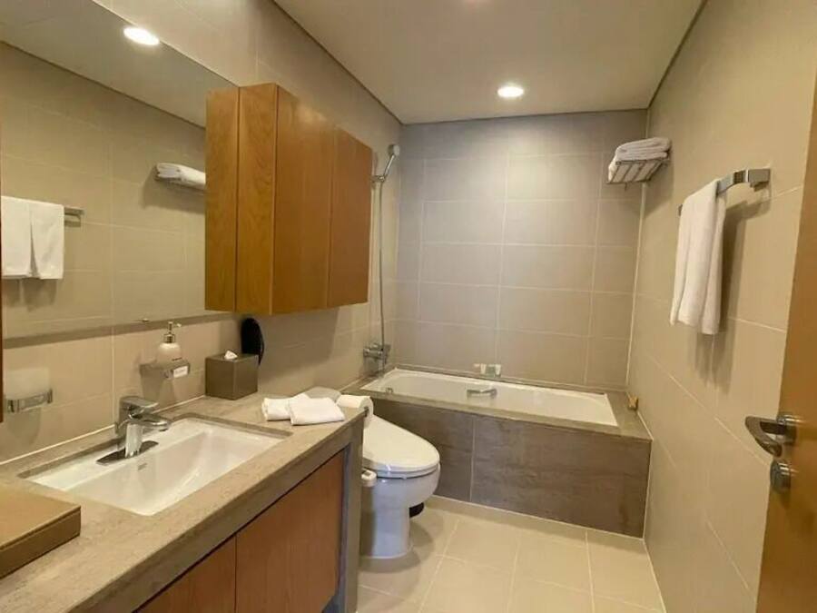 Departamento, 1 habitación | Baño | Regadera, regadera tipo lluvia, amenidades de baño gratuitas