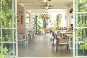 Breakfast, lunch, dinner served; Fusion cuisine  - Ginger Bread House - Pet Lover Resort (Nakhon Nayok)