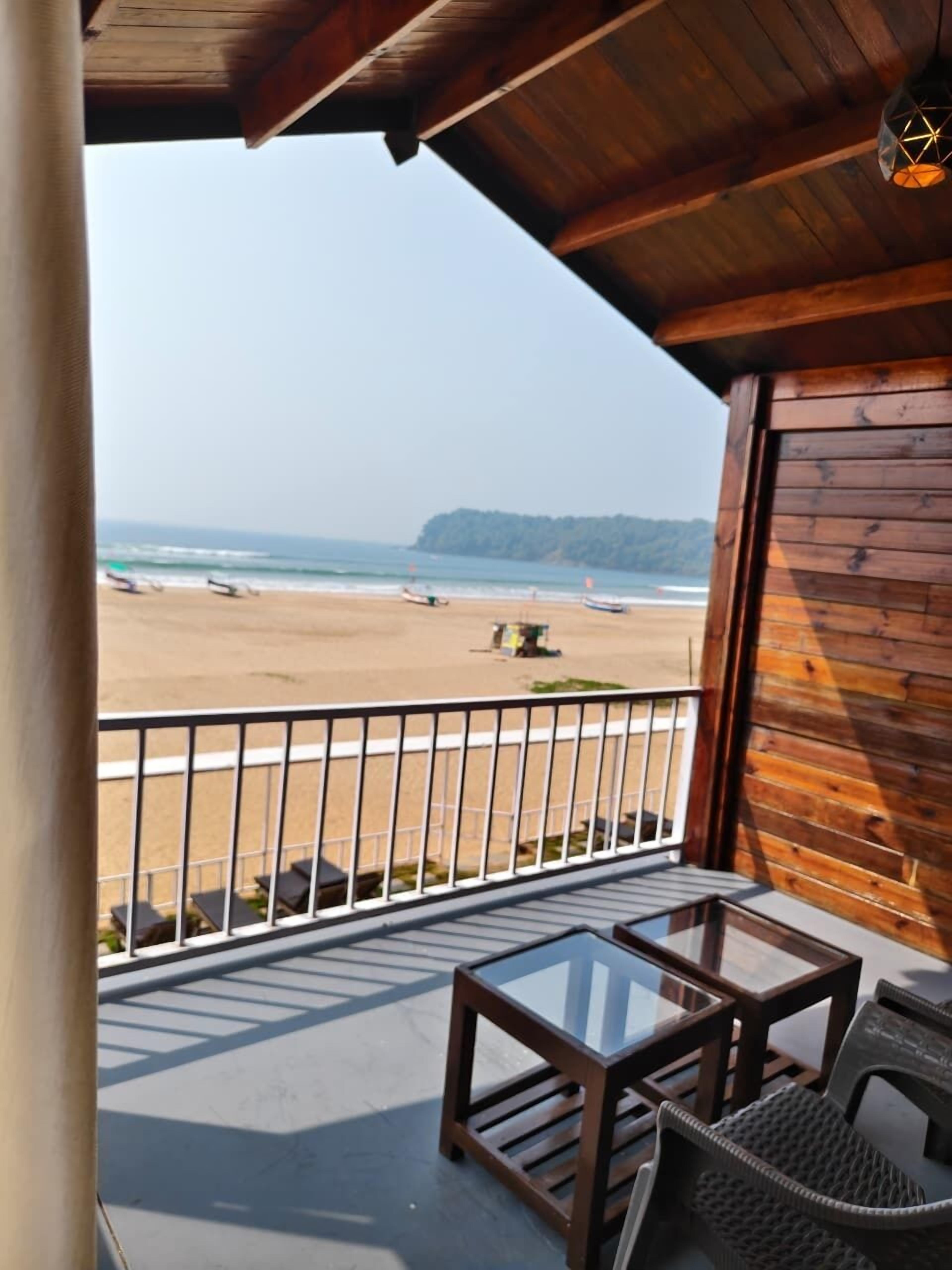 コテージ キングベッド 1 台 | デスク、ノートパソコン用作業スペース、WiFi (無料)、ベッドシーツ