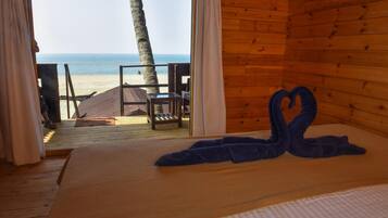 Bureau, espace de travail pour ordinateur portable, Wi-Fi gratuit