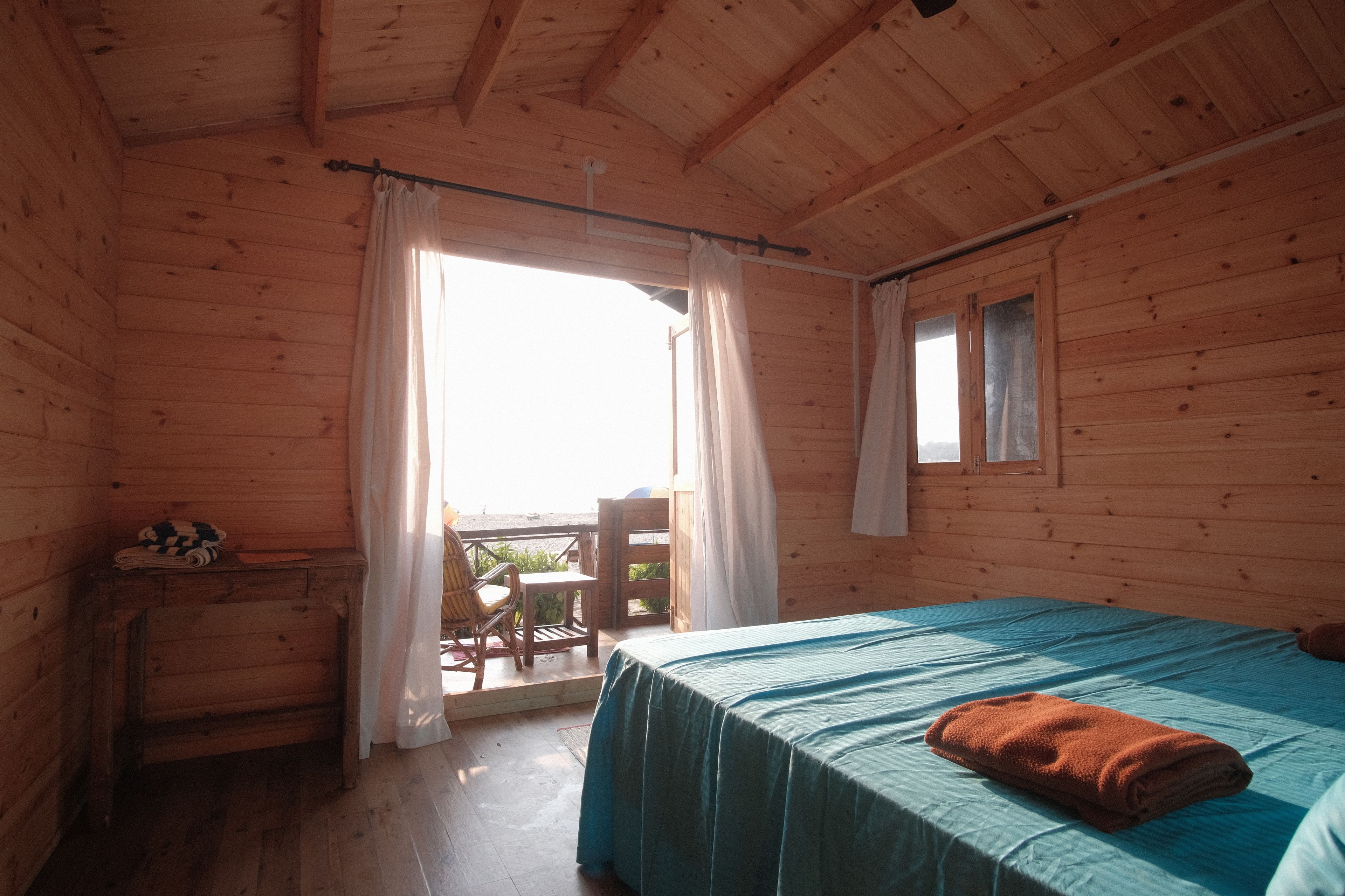 deluxe first floor sea view cottage  | desk, laptop workspace, free wifi, bed sheets