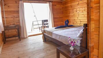 Deluxe first floor sea view cottage | Desk, laptop workspace, free WiFi, bed sheets