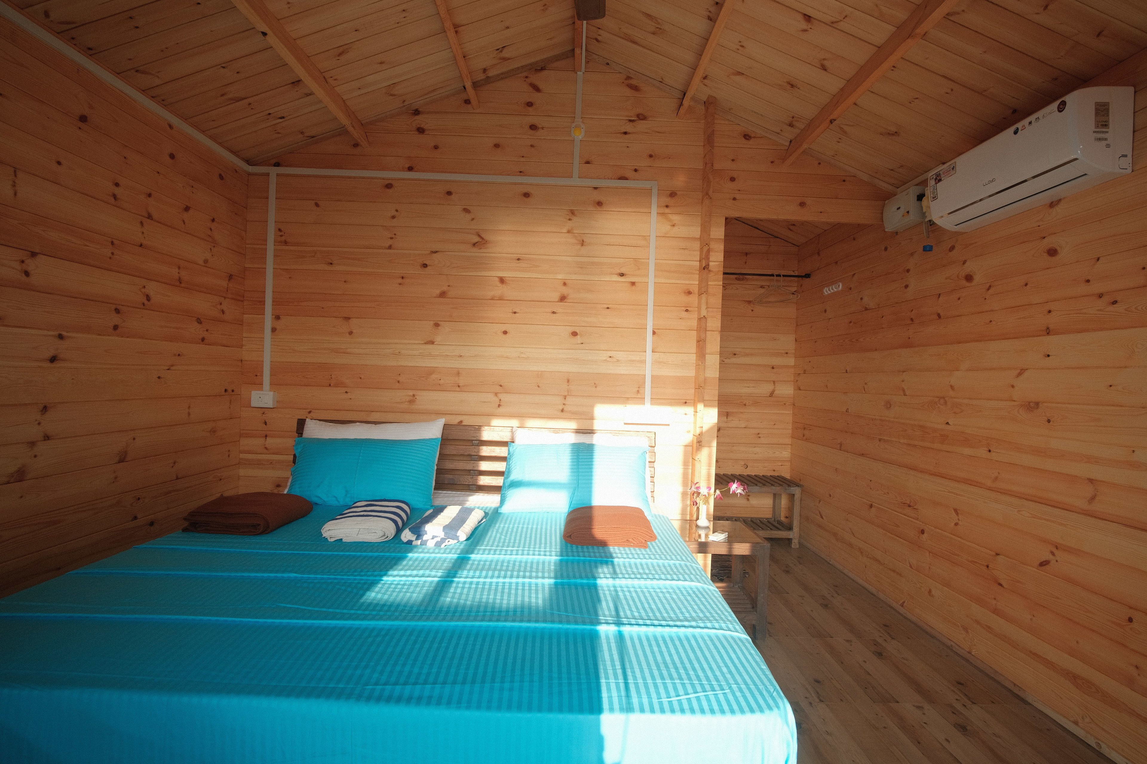 deluxe first floor sea view cottage  | desk, laptop workspace, free wifi, bed sheets