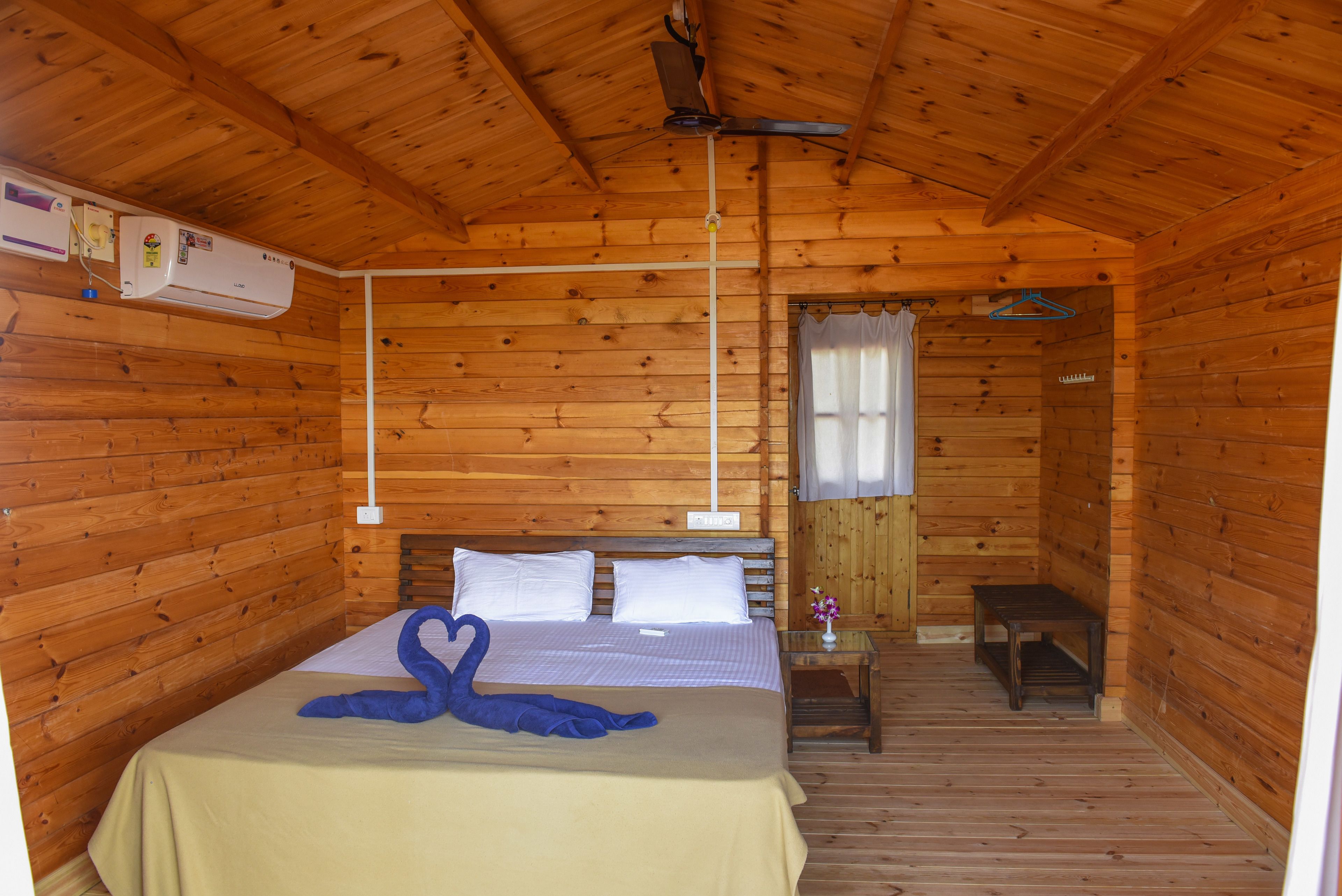 deluxe ground floor cottage | living area