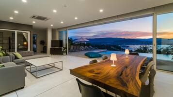 3 Bedrooms Sea View Pool Villa | Innenbereich